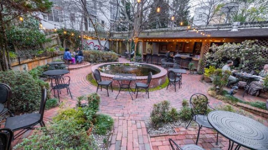Outdoor Dining in Charlotte-Dilworth Tasting Room