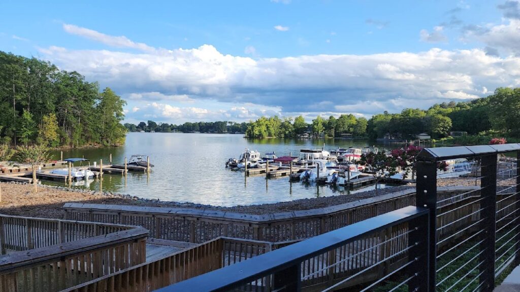Outdoor Dining in Charlotte-Drift on Lake Wylie